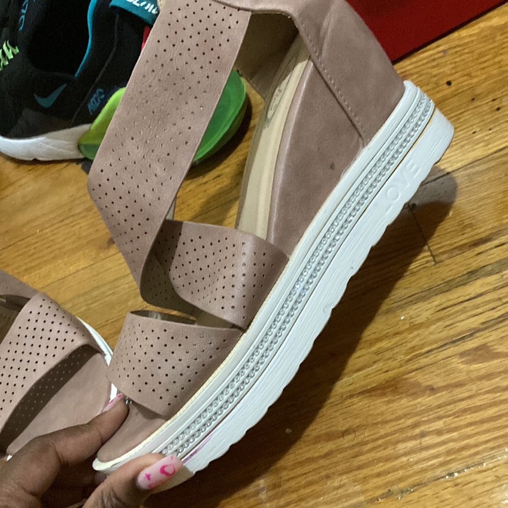 Walk friendly heels - Picture 2 of 6